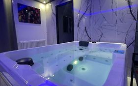 La Casa De Lové&Jacuzzi à 20 minutes de Fontainebleau